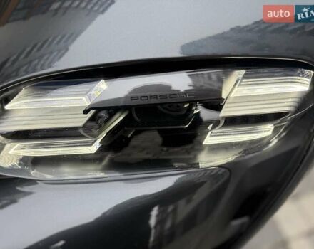 Серый Порше Тайкан, объемом двигателя 0 л и пробегом 53 тыс. км за 55000 $, фото 44 на Automoto.ua