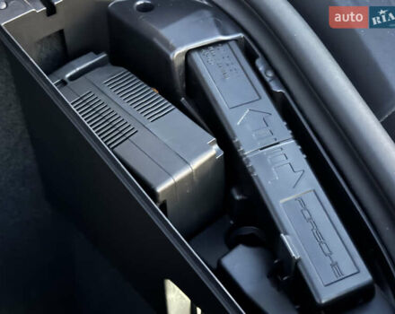 Серый Порше Тайкан, объемом двигателя 0 л и пробегом 82 тыс. км за 57500 $, фото 52 на Automoto.ua