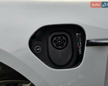 Серый Порше Тайкан, объемом двигателя 0 л и пробегом 89 тыс. км за 83888 $, фото 21 на Automoto.ua