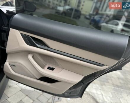 Серый Порше Тайкан, объемом двигателя 0 л и пробегом 53 тыс. км за 55000 $, фото 38 на Automoto.ua