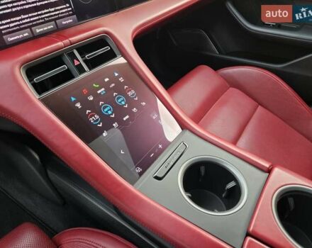 Серый Порше Тайкан, объемом двигателя 0 л и пробегом 89 тыс. км за 83888 $, фото 36 на Automoto.ua