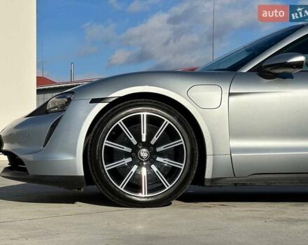 Серый Порше Тайкан, объемом двигателя 0 л и пробегом 80 тыс. км за 46600 $, фото 4 на Automoto.ua