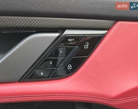 Серый Порше Тайкан, объемом двигателя 0 л и пробегом 89 тыс. км за 83888 $, фото 27 на Automoto.ua