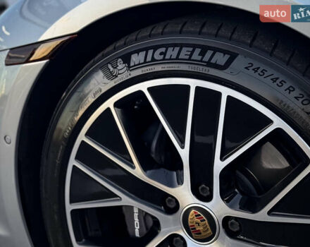 Серый Порше Тайкан, объемом двигателя 0 л и пробегом 82 тыс. км за 57500 $, фото 7 на Automoto.ua