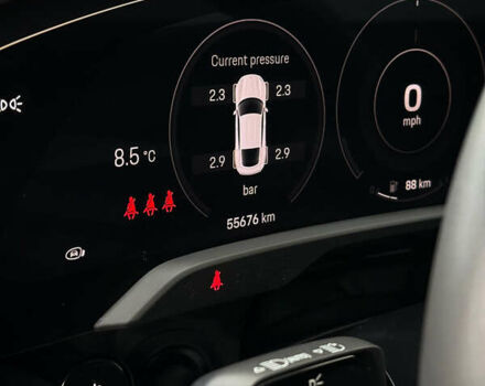 Серый Порше Тайкан, объемом двигателя 0 л и пробегом 55 тыс. км за 52400 $, фото 26 на Automoto.ua