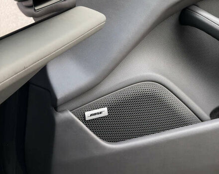 Серый Порше Тайкан, объемом двигателя 0 л и пробегом 55 тыс. км за 52400 $, фото 28 на Automoto.ua