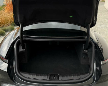 Серый Порше Тайкан, объемом двигателя 0 л и пробегом 55 тыс. км за 52400 $, фото 18 на Automoto.ua