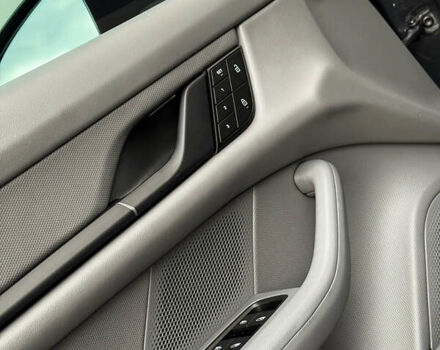 Серый Порше Тайкан, объемом двигателя 0 л и пробегом 55 тыс. км за 52400 $, фото 27 на Automoto.ua