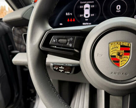 Серый Порше Тайкан, объемом двигателя 0 л и пробегом 55 тыс. км за 52400 $, фото 30 на Automoto.ua