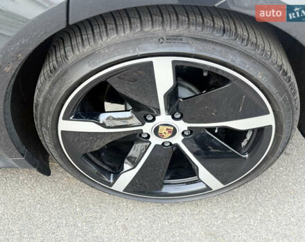 Серый Порше Тайкан, объемом двигателя 0 л и пробегом 63 тыс. км за 85000 $, фото 22 на Automoto.ua