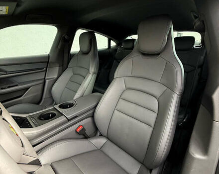 Серый Порше Тайкан, объемом двигателя 0 л и пробегом 55 тыс. км за 52400 $, фото 38 на Automoto.ua