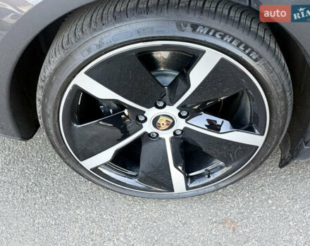 Серый Порше Тайкан, объемом двигателя 0 л и пробегом 63 тыс. км за 85000 $, фото 21 на Automoto.ua