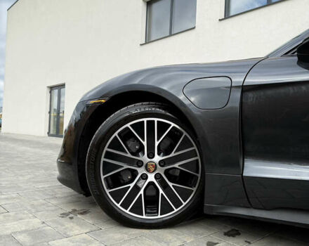 Серый Порше Тайкан, объемом двигателя 0 л и пробегом 55 тыс. км за 52400 $, фото 11 на Automoto.ua