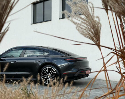 Серый Порше Тайкан, объемом двигателя 0 л и пробегом 55 тыс. км за 52400 $, фото 43 на Automoto.ua