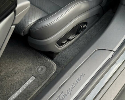 Серый Порше Тайкан, объемом двигателя 0 л и пробегом 55 тыс. км за 52400 $, фото 41 на Automoto.ua