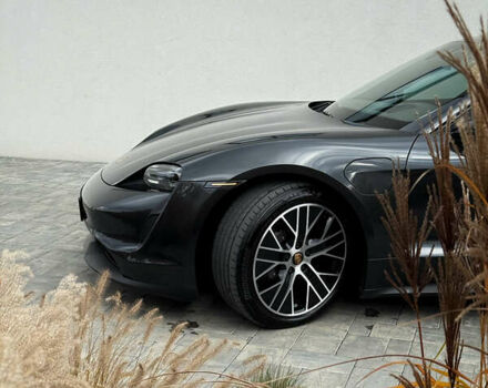 Серый Порше Тайкан, объемом двигателя 0 л и пробегом 55 тыс. км за 52400 $, фото 12 на Automoto.ua