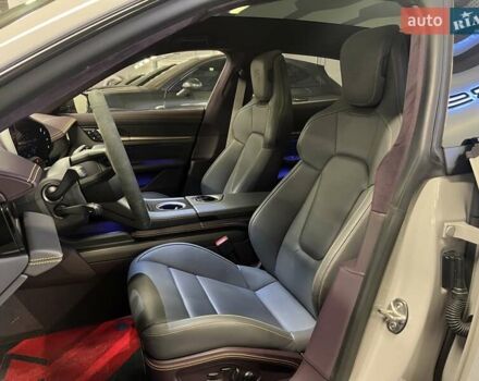 Серый Порше Тайкан, объемом двигателя 0 л и пробегом 9 тыс. км за 175379 $, фото 29 на Automoto.ua