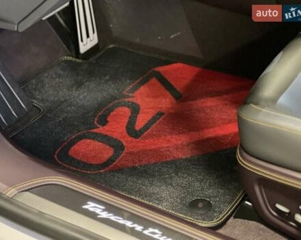 Серый Порше Тайкан, объемом двигателя 0 л и пробегом 9 тыс. км за 175379 $, фото 40 на Automoto.ua