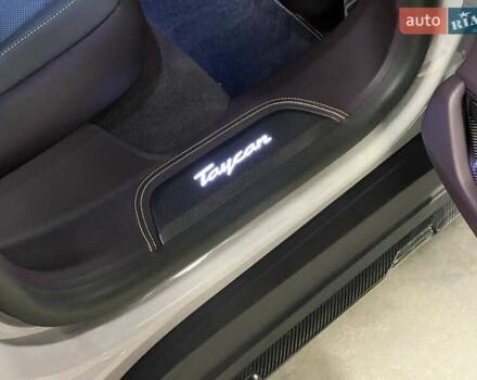 Серый Порше Тайкан, объемом двигателя 0 л и пробегом 9 тыс. км за 175379 $, фото 26 на Automoto.ua