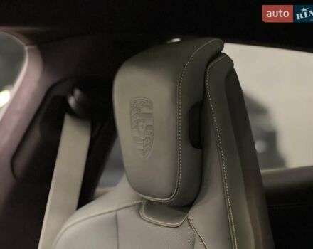 Серый Порше Тайкан, объемом двигателя 0 л и пробегом 9 тыс. км за 175379 $, фото 41 на Automoto.ua