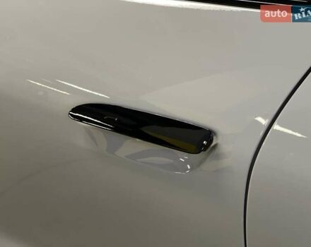 Серый Порше Тайкан, объемом двигателя 0 л и пробегом 9 тыс. км за 175379 $, фото 17 на Automoto.ua