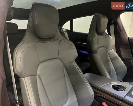 Серый Порше Тайкан, объемом двигателя 0 л и пробегом 9 тыс. км за 175379 $, фото 54 на Automoto.ua