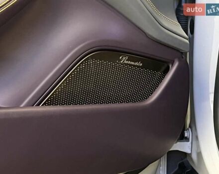 Серый Порше Тайкан, объемом двигателя 0 л и пробегом 9 тыс. км за 175379 $, фото 38 на Automoto.ua