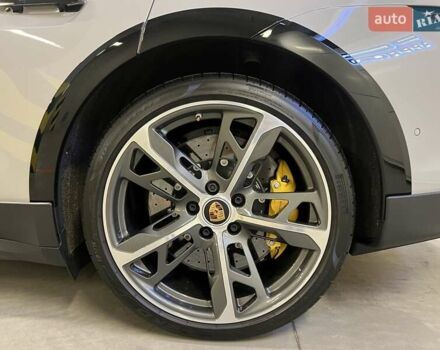 Серый Порше Тайкан, объемом двигателя 0 л и пробегом 9 тыс. км за 175379 $, фото 21 на Automoto.ua