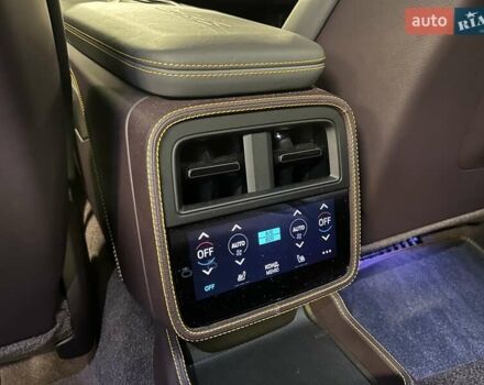 Серый Порше Тайкан, объемом двигателя 0 л и пробегом 9 тыс. км за 175379 $, фото 52 на Automoto.ua