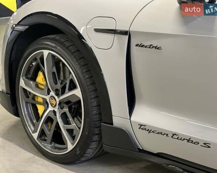 Серый Порше Тайкан, объемом двигателя 0 л и пробегом 9 тыс. км за 175379 $, фото 16 на Automoto.ua
