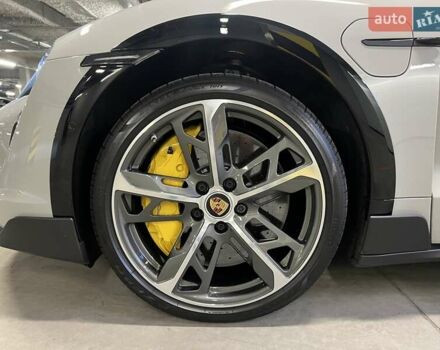 Серый Порше Тайкан, объемом двигателя 0 л и пробегом 9 тыс. км за 175379 $, фото 20 на Automoto.ua