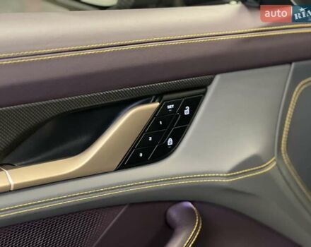 Серый Порше Тайкан, объемом двигателя 0 л и пробегом 9 тыс. км за 175379 $, фото 36 на Automoto.ua