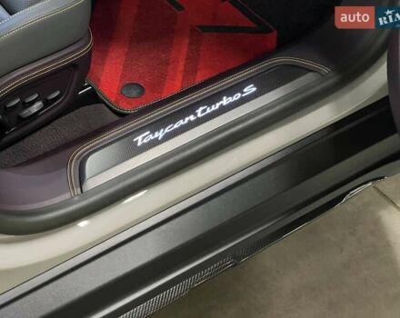 Серый Порше Тайкан, объемом двигателя 0 л и пробегом 9 тыс. км за 175379 $, фото 27 на Automoto.ua