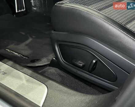 Серый Порше Тайкан, объемом двигателя 0 л и пробегом 5 тыс. км за 104000 $, фото 13 на Automoto.ua