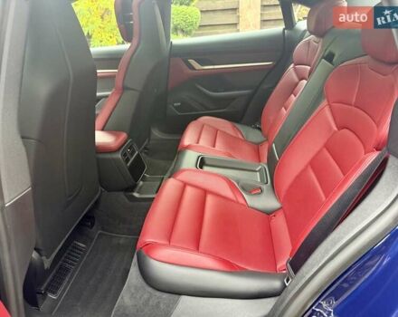 Синий Порше Тайкан, объемом двигателя 0 л и пробегом 38 тыс. км за 73000 $, фото 4 на Automoto.ua