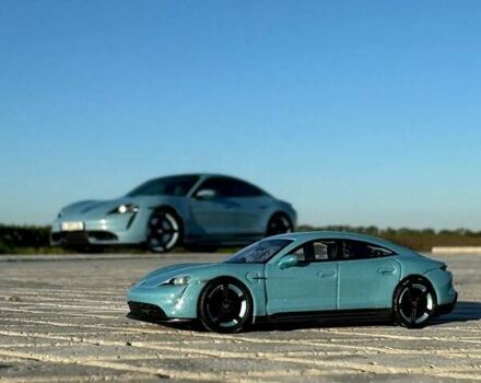 Синий Порше Тайкан, объемом двигателя 0 л и пробегом 15 тыс. км за 100000 $, фото 84 на Automoto.ua