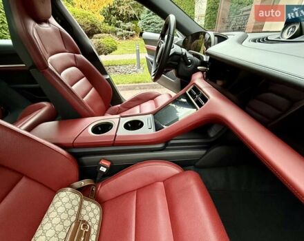 Синий Порше Тайкан, объемом двигателя 0 л и пробегом 38 тыс. км за 73000 $, фото 14 на Automoto.ua