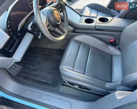 Синий Порше Тайкан, объемом двигателя 0 л и пробегом 35 тыс. км за 47900 $, фото 6 на Automoto.ua