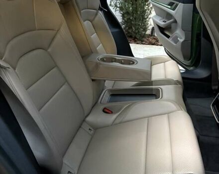 Зелений Порше Тайкан, об'ємом двигуна 0 л та пробігом 32 тис. км за 72000 $, фото 40 на Automoto.ua