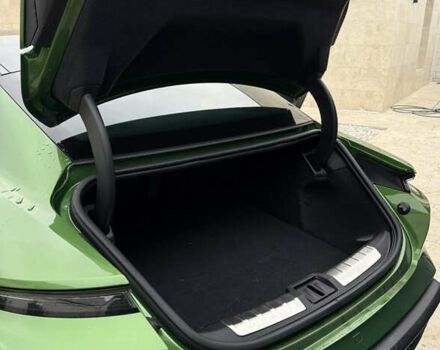 Зелений Порше Тайкан, об'ємом двигуна 0 л та пробігом 32 тис. км за 65000 $, фото 4 на Automoto.ua