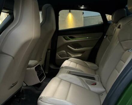 Зелений Порше Тайкан, об'ємом двигуна 0 л та пробігом 32 тис. км за 72000 $, фото 32 на Automoto.ua