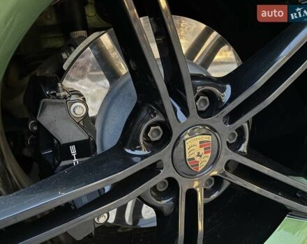 Зелений Порше Тайкан, об'ємом двигуна 0 л та пробігом 32 тис. км за 72000 $, фото 58 на Automoto.ua