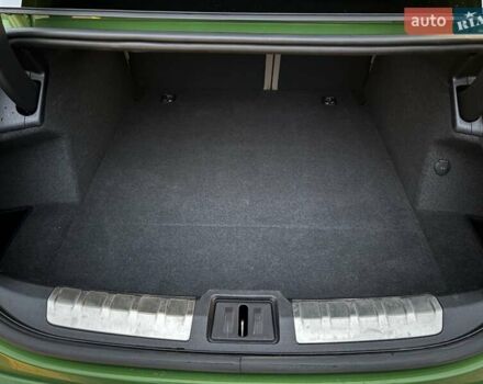 Зелений Порше Тайкан, об'ємом двигуна 0 л та пробігом 32 тис. км за 72000 $, фото 52 на Automoto.ua