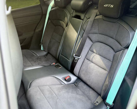 Зелений Порше Тайкан, об'ємом двигуна 0 л та пробігом 11 тис. км за 82000 $, фото 7 на Automoto.ua