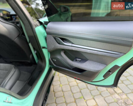 Зелений Порше Тайкан, об'ємом двигуна 0 л та пробігом 11 тис. км за 82000 $, фото 6 на Automoto.ua