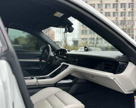 Белый Порше Taycan Cross Turismo, объемом двигателя 0 л и пробегом 81 тыс. км за 70000 $, фото 8 на Automoto.ua