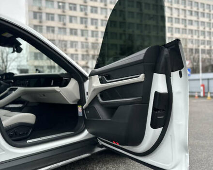 Белый Порше Taycan Cross Turismo, объемом двигателя 0 л и пробегом 81 тыс. км за 70000 $, фото 7 на Automoto.ua