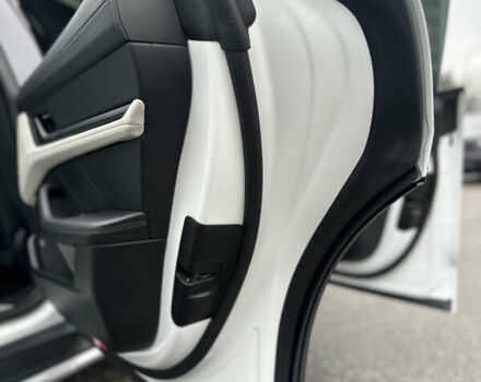 Белый Порше Taycan Cross Turismo, объемом двигателя 0 л и пробегом 81 тыс. км за 70000 $, фото 10 на Automoto.ua