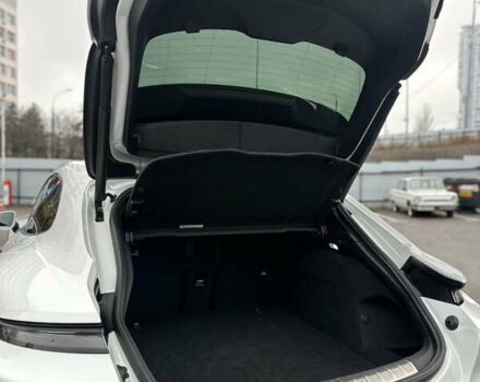 Белый Порше Taycan Cross Turismo, объемом двигателя 0 л и пробегом 81 тыс. км за 70000 $, фото 13 на Automoto.ua