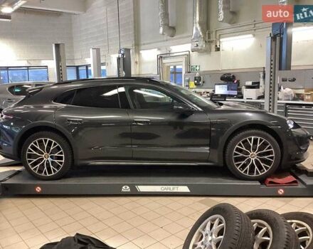 Черный Порше Taycan Cross Turismo, объемом двигателя 0 л и пробегом 39 тыс. км за 66900 $, фото 2 на Automoto.ua